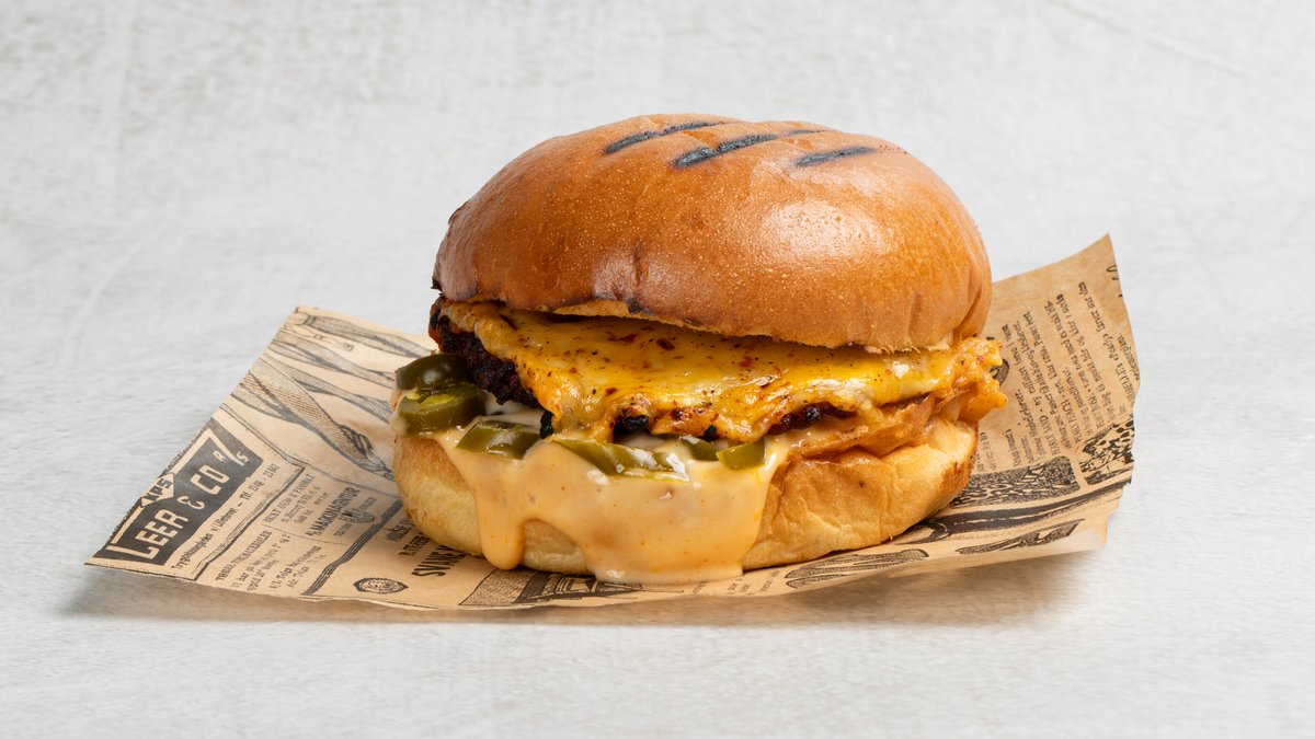 Cheese Dance – Storfeburger med chilicheese mayo, jalapenos, cheddar, jarls...