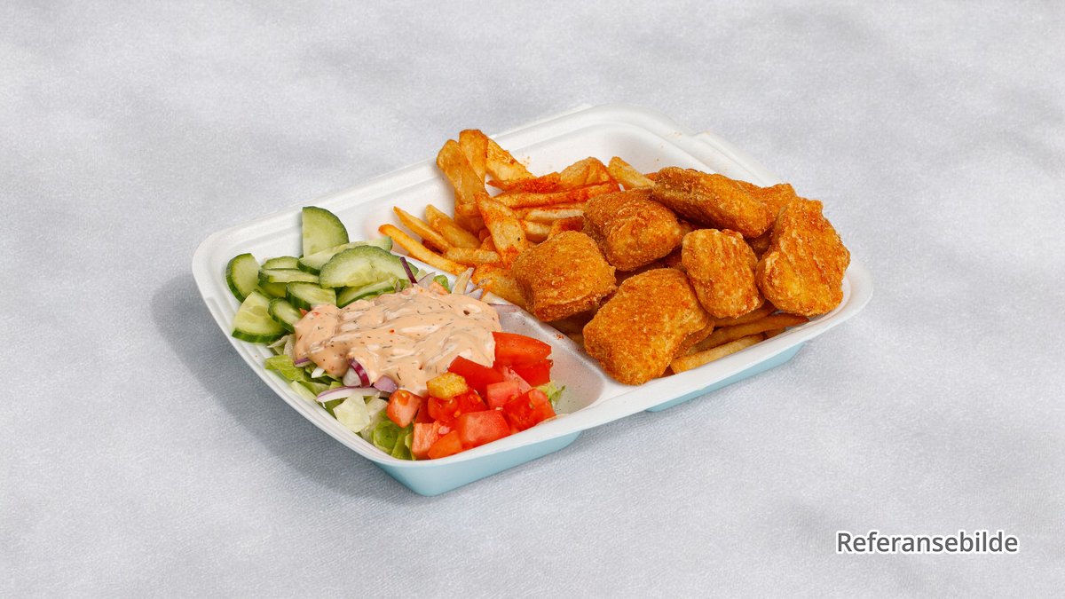 53. Kyllingnuggets Middag – 12 stk nuggets med pommes frites, salat og dressing.